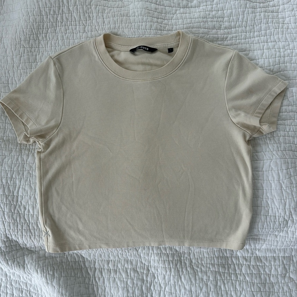cuts off white cropped tshirt